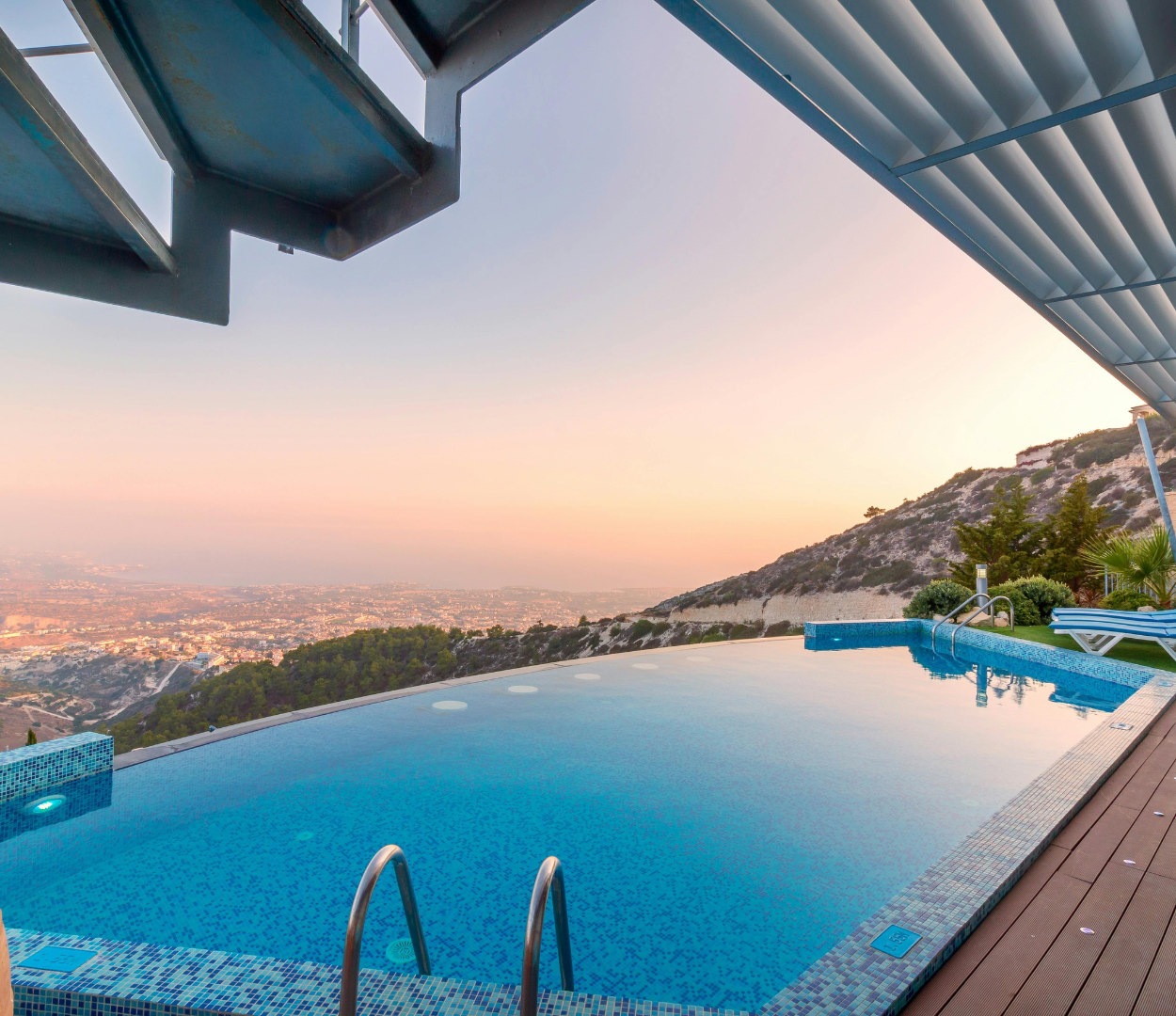 Seasonal Pool Care: Preparing Your Pool Vacuum Bag for Summer/Winter