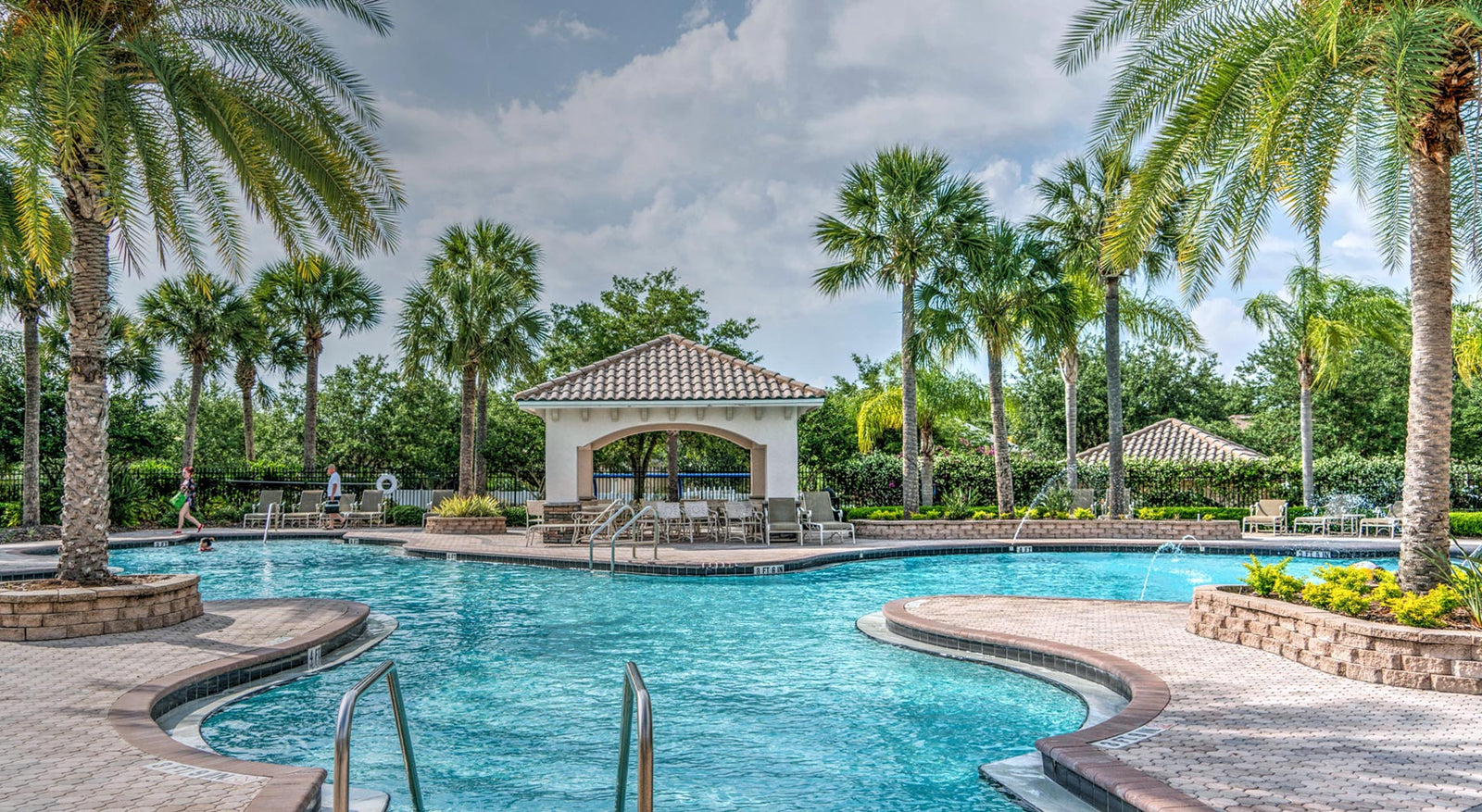 Learn the best time-saving tips for pool vacuum maintenance from VacBagz.com